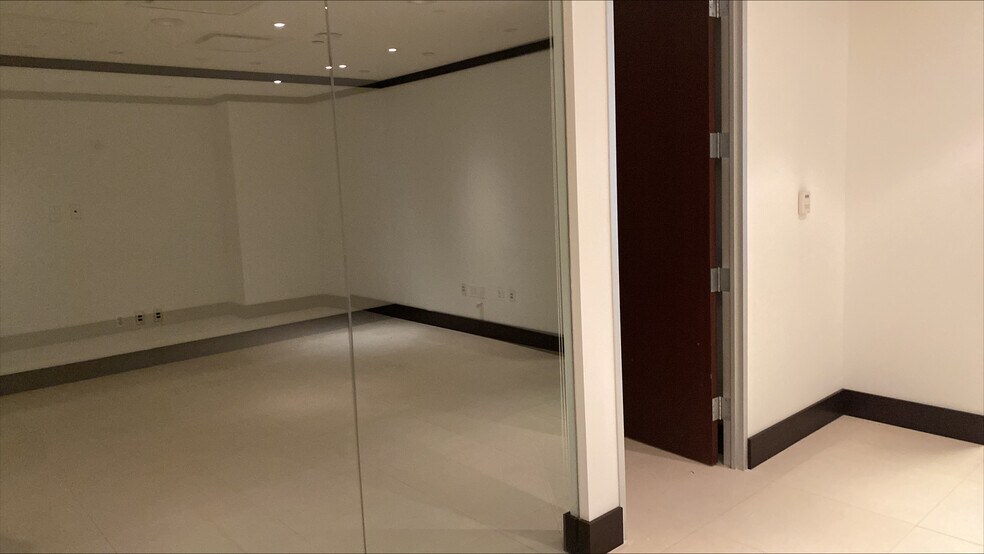 More Photos Of 805 Third Ave, New York Office For Lease