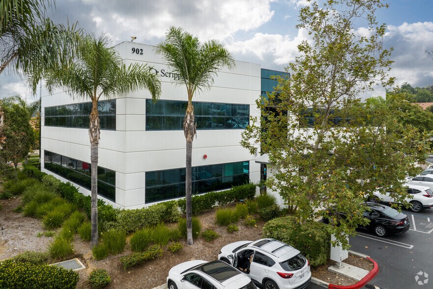 More Photos Of 902 Sycamore Ave, Vista Medical For Lease
