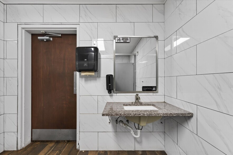 More Photos Of 4000 Fort Campbell Blvd, Hopkinsville Restaurant For Sale