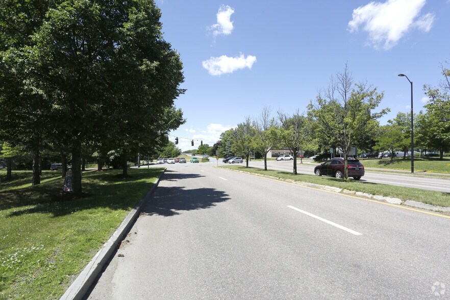 More Photos Of 1 Kennedy Dr, South Burlington Office For Lease