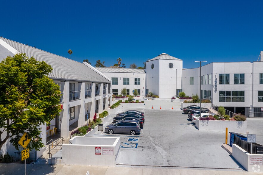 More Photos Of 3272 Motor Ave, Los Angeles Unknown For Lease
