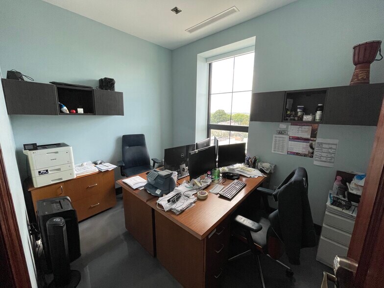 More Photos Of 251-73 Jericho Tpke, Bellerose Office For Sale