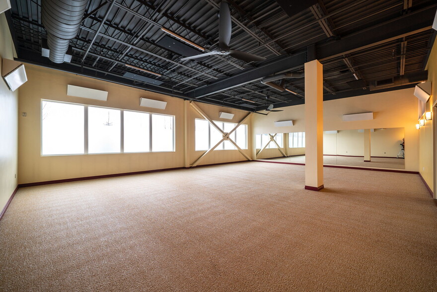 More Photos Of 11260 Old Seward Hwy, Anchorage Office For Sale