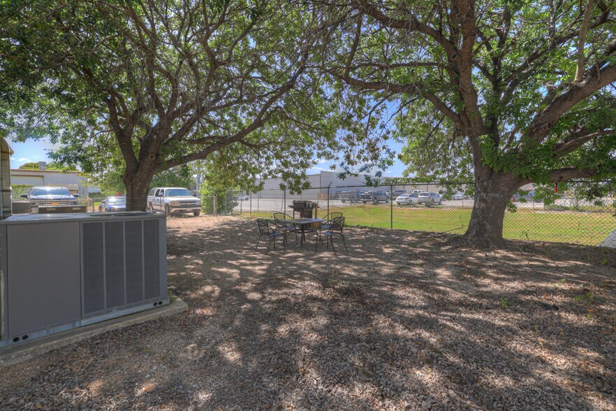 More Photos Of 242 Trade Center Dr, New Braunfels Warehouse For Lease