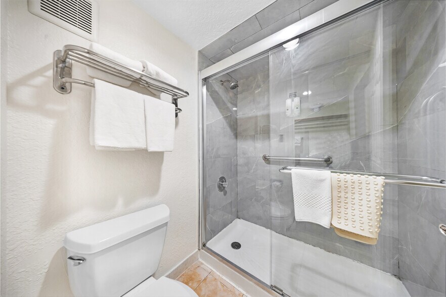 More Photos Of 333 SE 1st Ave, Florida City Hotel For Sale