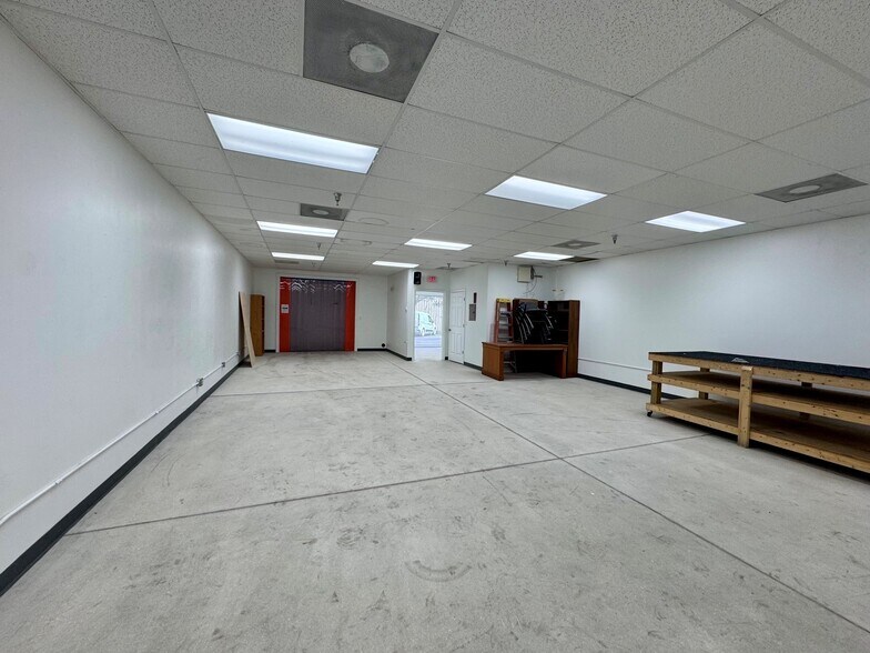 More Photos Of 1925 Barber Rd, Sarasota Warehouse For Lease
