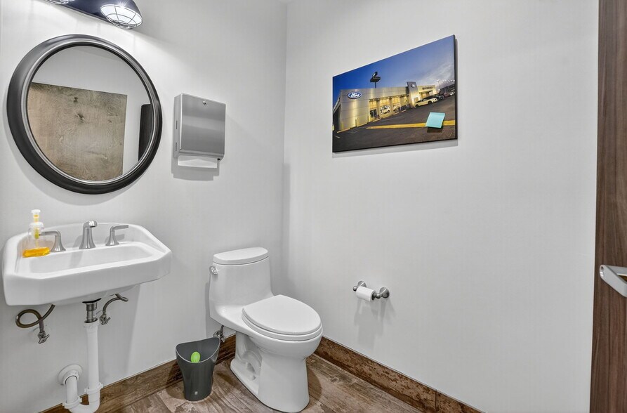 More Photos Of 442 NW 35th St, Boca Raton Office For Sale