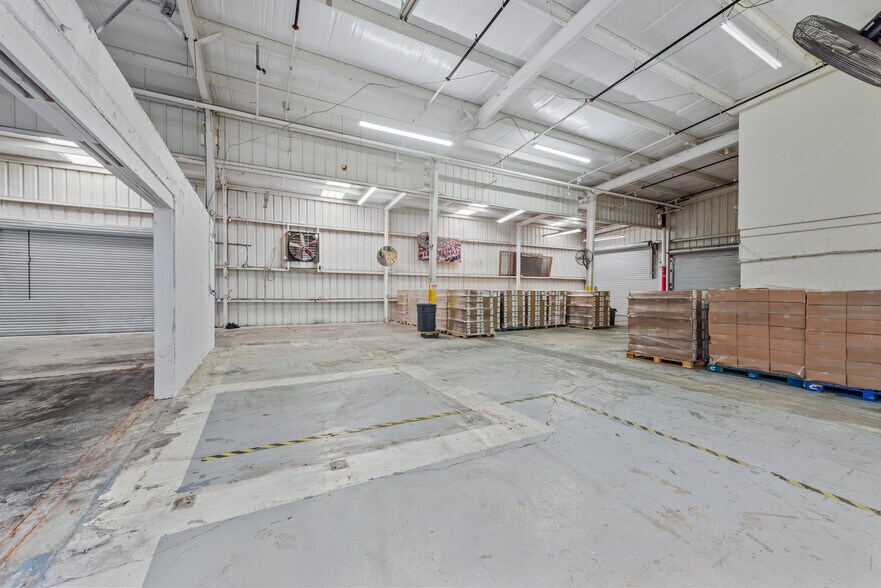 More Photos Of 2221 Corporation Blvd, Naples Light Manufacturing For Sale