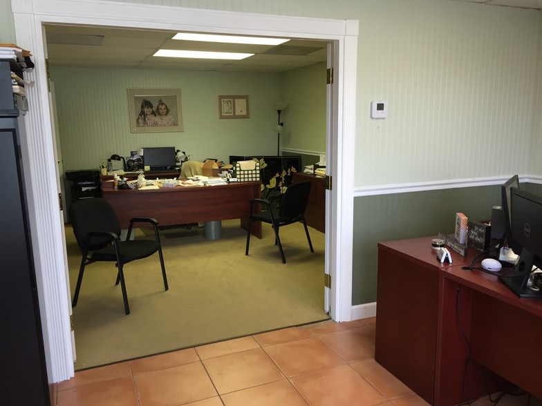 More Photos Of 6960-6970 Heritage Dr, Port Saint Lucie Office Residential For Sale