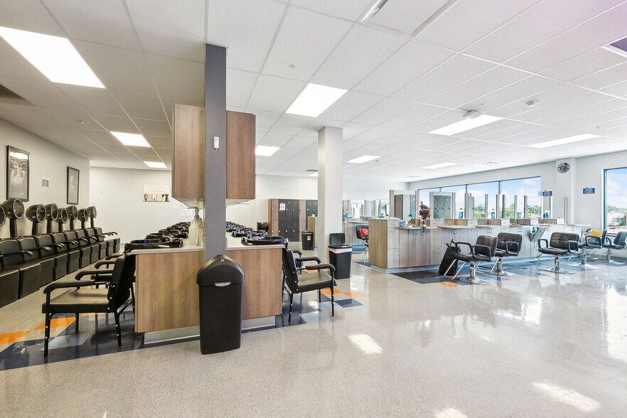 More Photos Of 3908 Veterans Memorial Blvd, Metairie General Retail For Sale