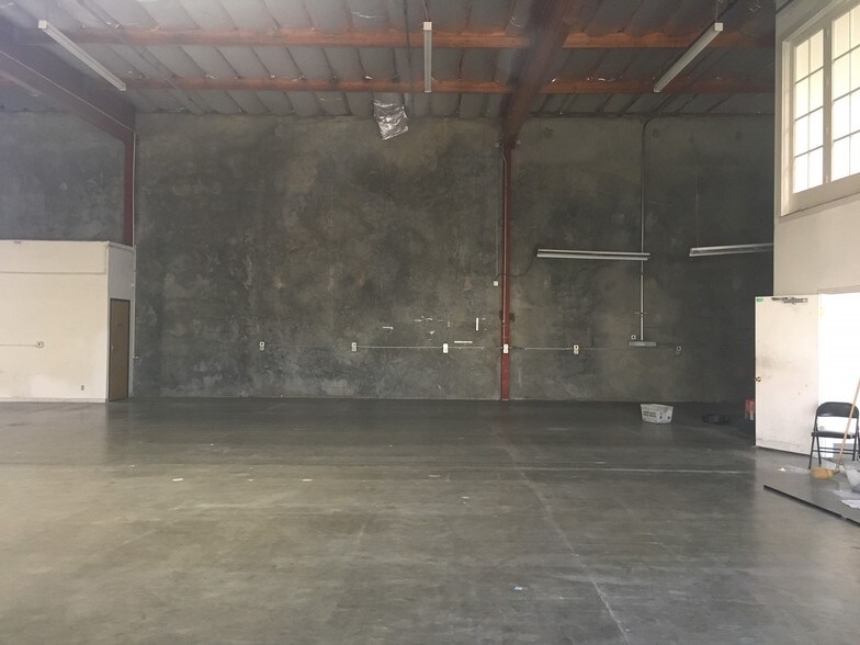 More Photos Of 81 Hangar Way, Watsonville Warehouse For Lease