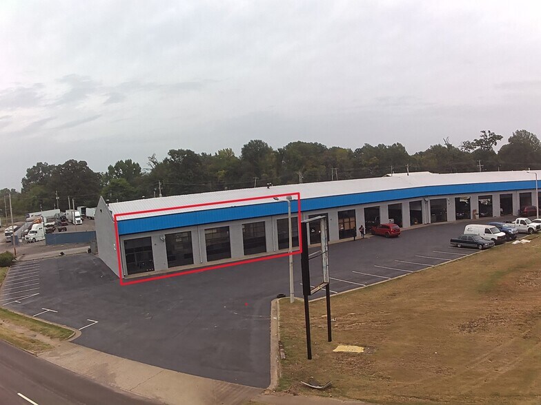Primary Photo Of 3620 Lamar Ave, Memphis General Retail For Lease
