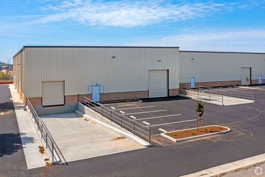 More Photos Of 7401-7427 W Sunnyview Ave, Visalia Warehouse For Lease