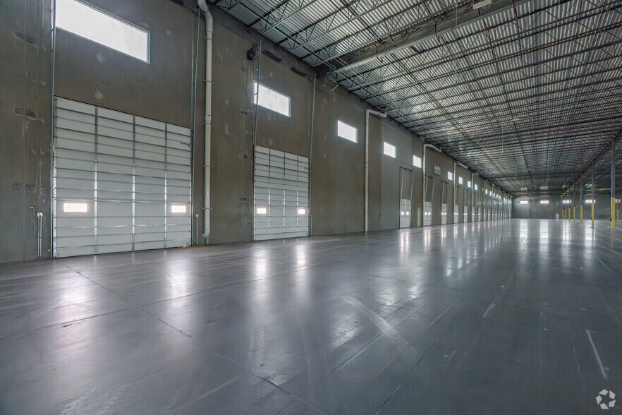 More Photos Of 6200 N Stemmons Fwy, Sanger Distribution For Lease