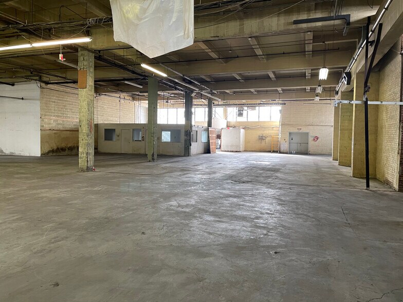 More Photos Of 395 Broad Ave, Ridgefield Warehouse For Lease