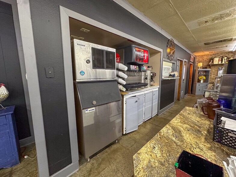 More Photos Of 201 San Antonio Rd, Alto General Retail For Sale