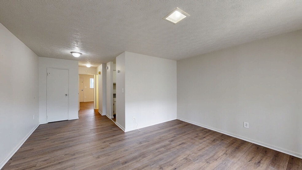 More Photos Of 1980-2016 Cambridge Dr, Lexington Apartments For Sale