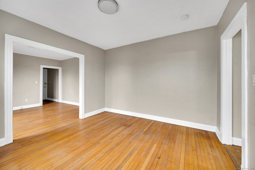 More Photos Of 28 Whitney St, Hartford Apartments For Sale