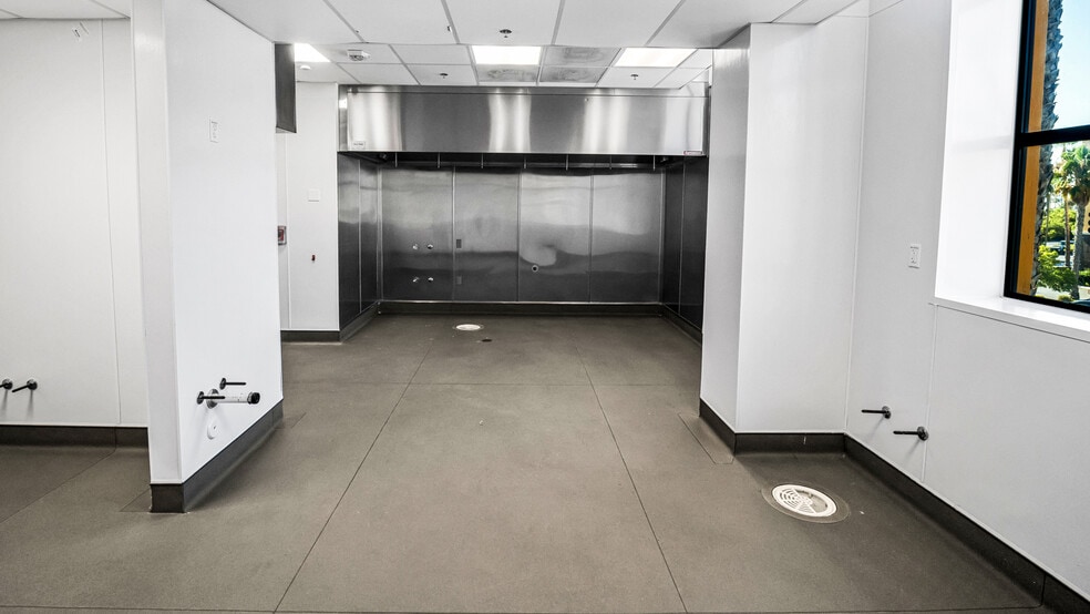 More Photos Of 456 Elm Ave, Long Beach Restaurant For Lease