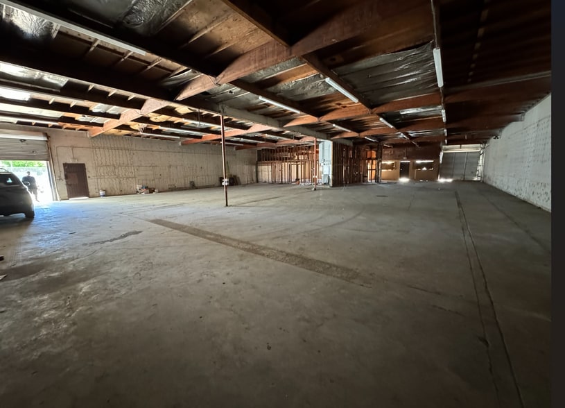 More Photos Of 13607 Saticoy St, Van Nuys Manufacturing For Lease