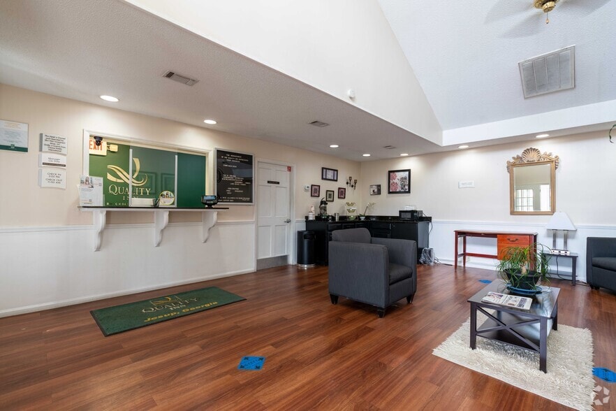 More Photos Of 205 N Highway 301, Jesup Hotel For Sale