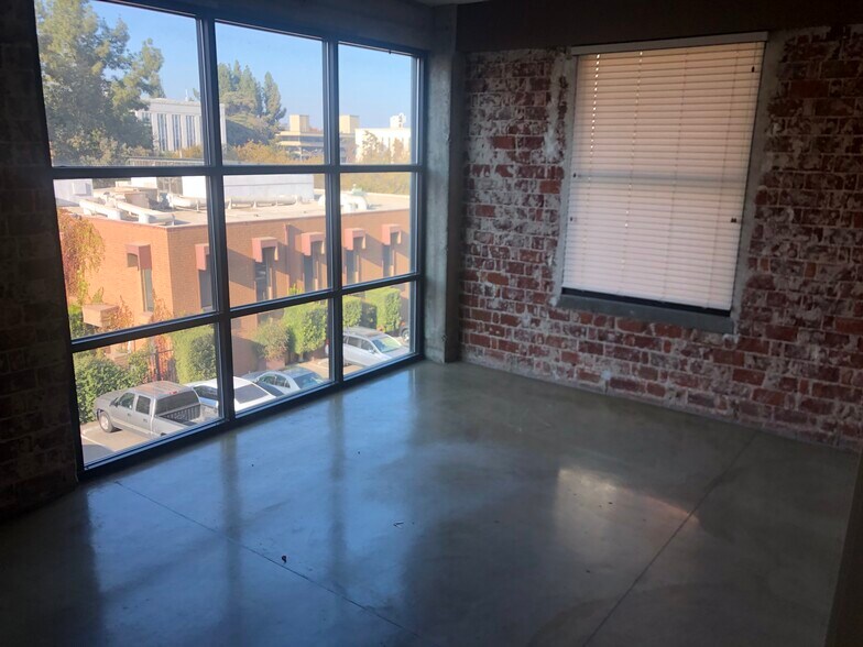 More Photos Of 2125-2139 Kern St, Fresno Loft Creative Space For Lease