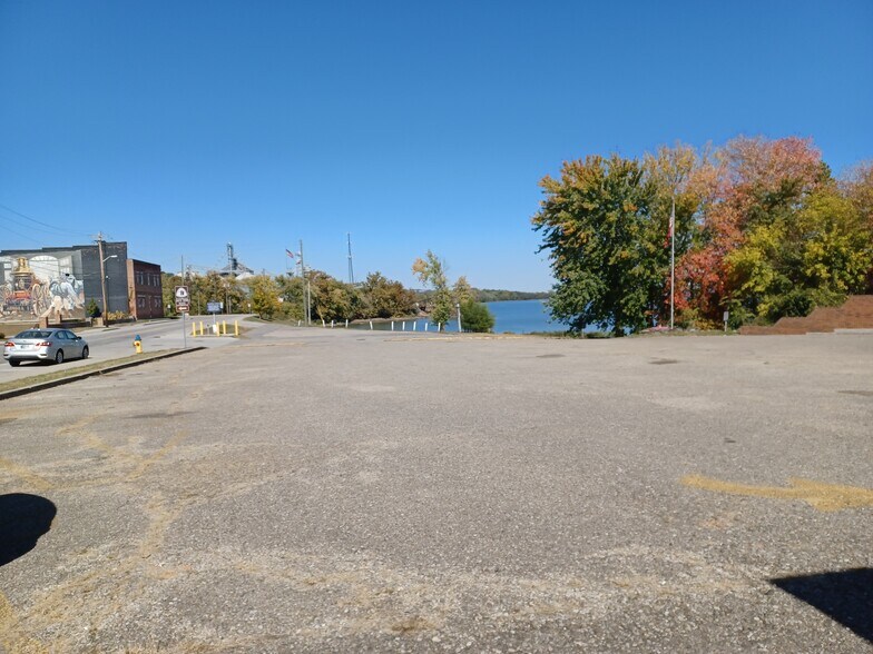 More Photos Of 215 Judiciary St, Aurora Restaurant For Sale