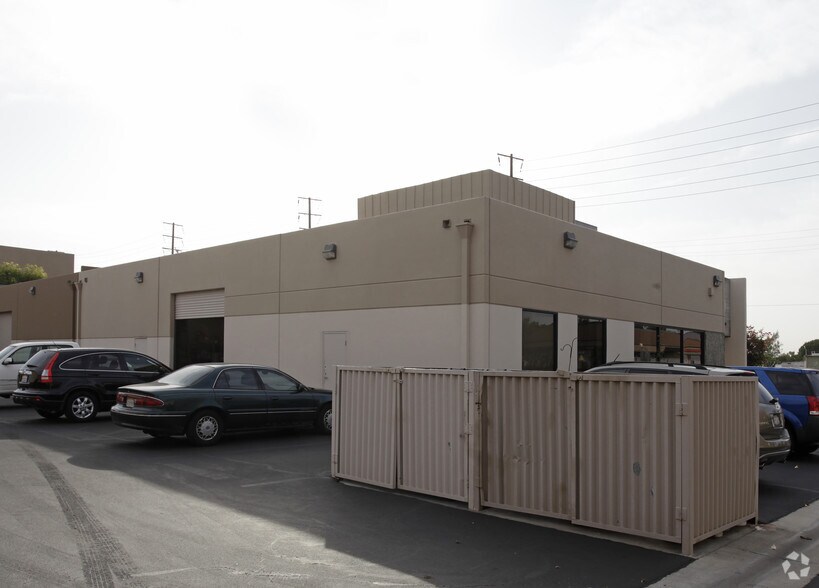 More Photos Of 1180 N Richfield Rd, Anaheim Flex For Lease