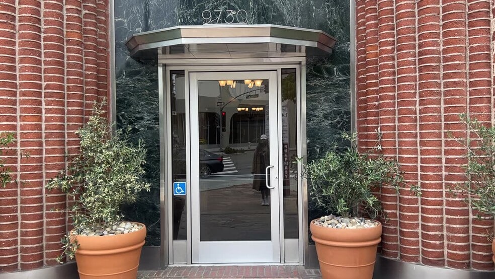 More Photos Of 9730-9732 Wilshire Blvd, Beverly Hills Medical For Lease