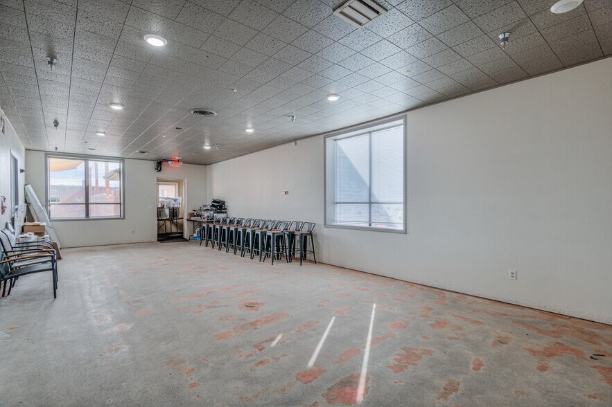 More Photos Of 420 N Main St, Prineville Restaurant For Lease