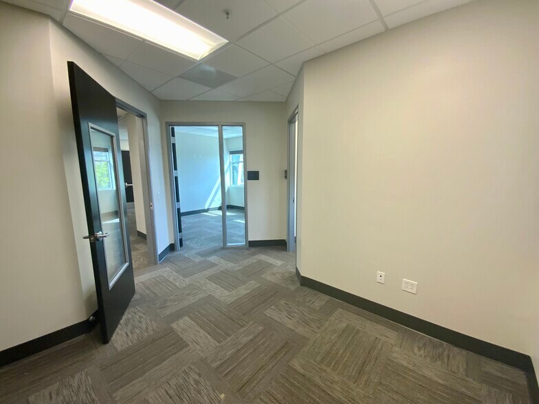 More Photos Of 2972 W Maple Loop Dr, Lehi Office For Lease