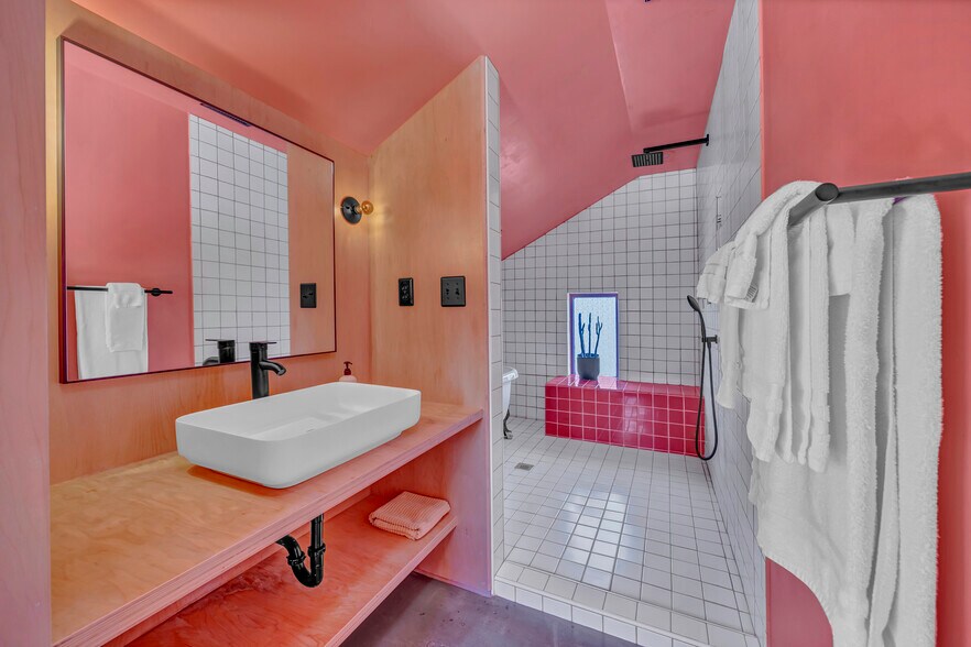 More Photos Of 118 S 4th St, Wilmington Hospitality For Sale