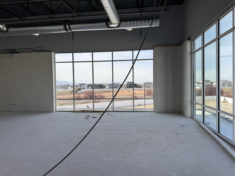 More Photos Of 235 Sugar St, Layton Industrial For Lease