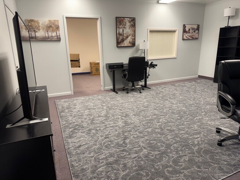 More Photos Of 320 N 1st St, Hamilton Office For Lease