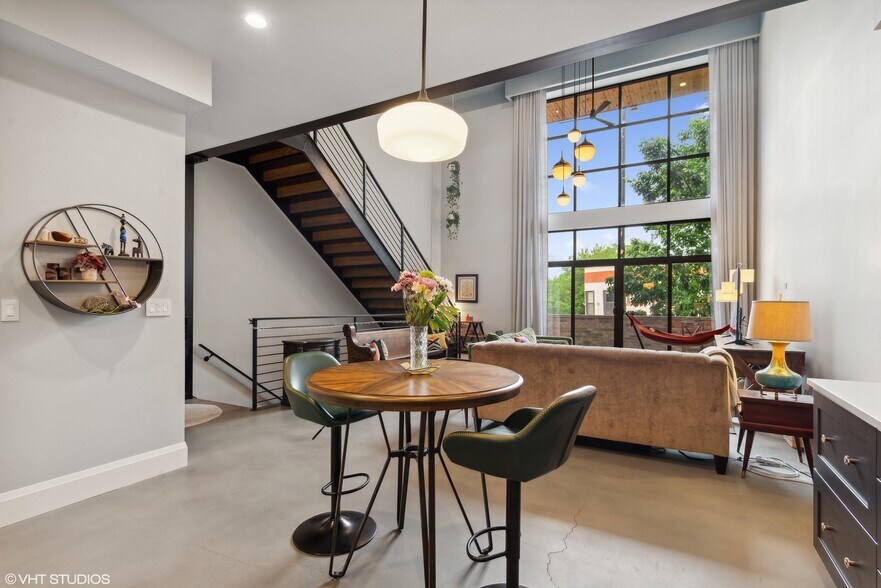 More Photos Of 3522 N Halsted St, Chicago Bar For Sale
