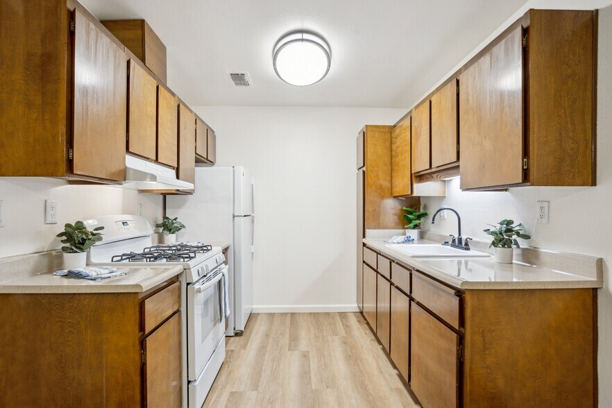 More Photos Of 6546 Auburn Blvd, Citrus Heights Apartments For Sale