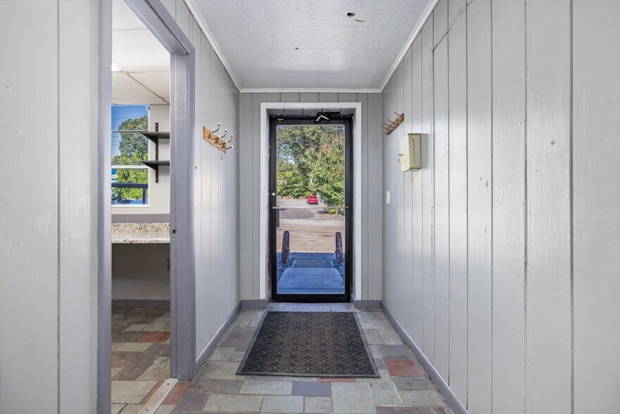 More Photos Of 30 Starr St, Johnston Warehouse For Lease