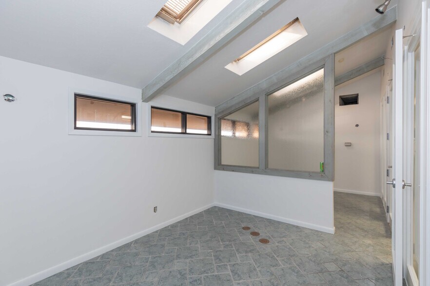 More Photos Of 7308 Fleming Ave, Amarillo Medical For Lease