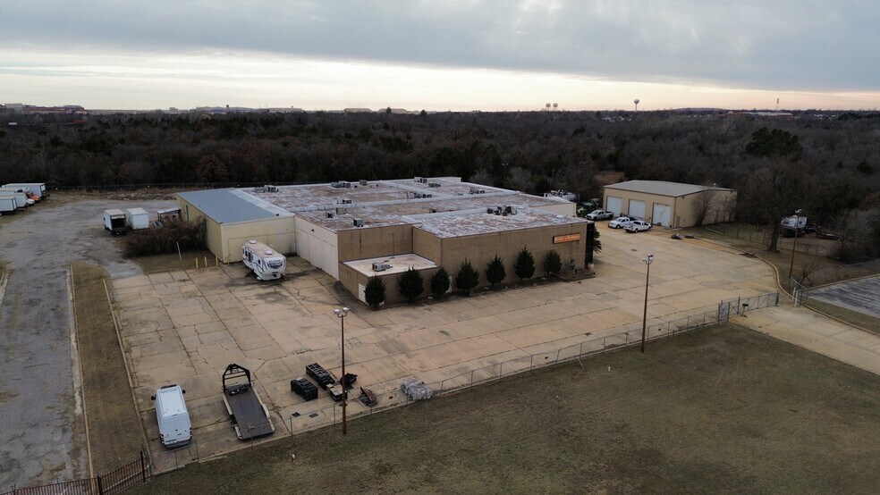 More Photos Of 8716 SE 15th St, Oklahoma City Distribution For Sale