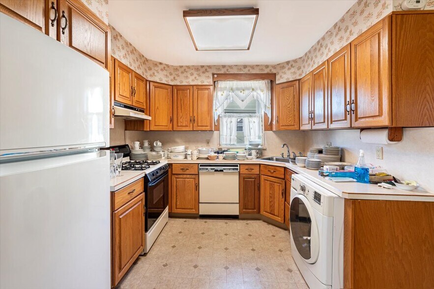 More Photos Of 30 College Pl, Yonkers Multifamily For Sale