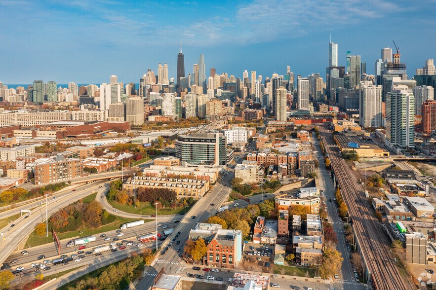 More Photos Of 500 N Milwaukee Ave, Chicago Apartments For Lease