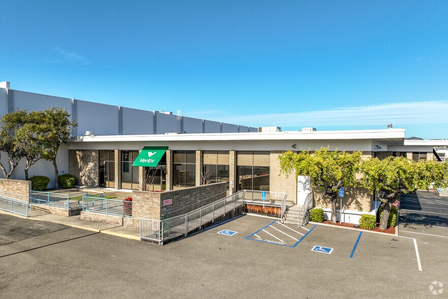 More Photos Of 2009-2021 Farallon Dr, San Leandro Warehouse For Lease