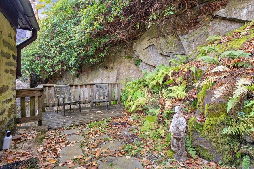 More Photos Of 23-25 Race St, Jim Thorpe Hospitality For Sale