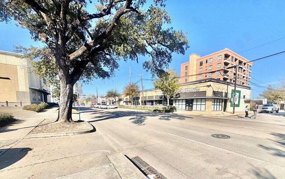 More Photos Of 919 W Gray St, Houston Office For Lease