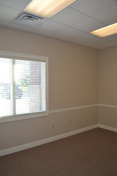 More Photos Of 3930 Mezzanine Dr, Lafayette Medical For Lease