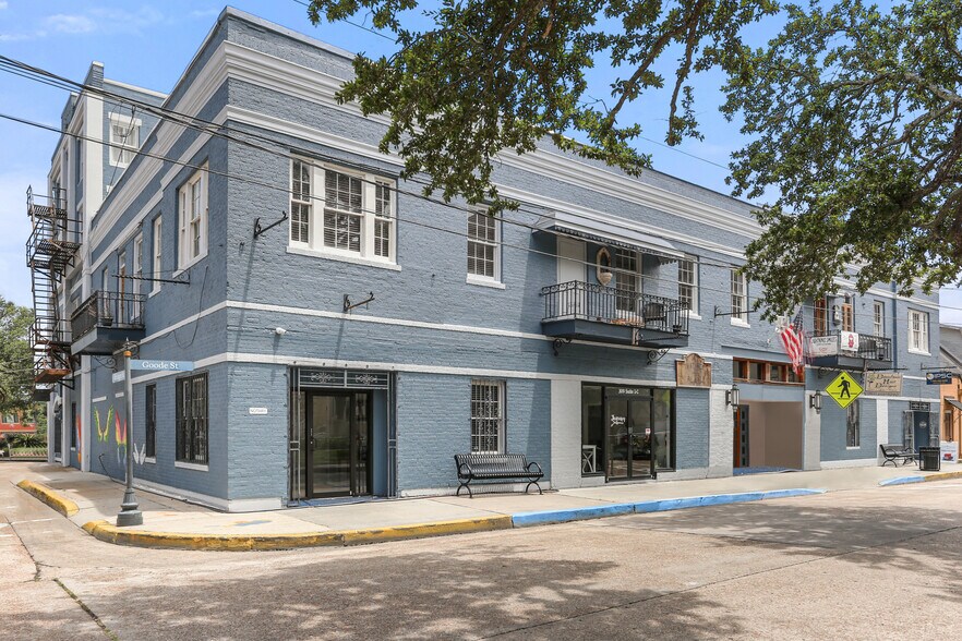More Photos Of 309 Goode St, Houma Showroom For Sale