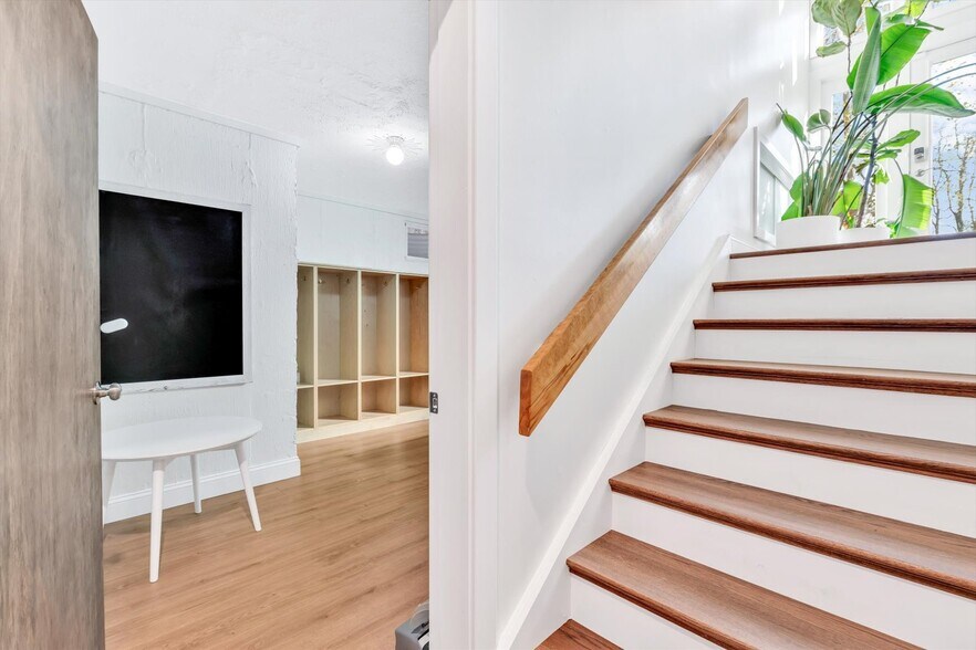 More Photos Of 1049 Main St, West Barnstable Medical For Sale
