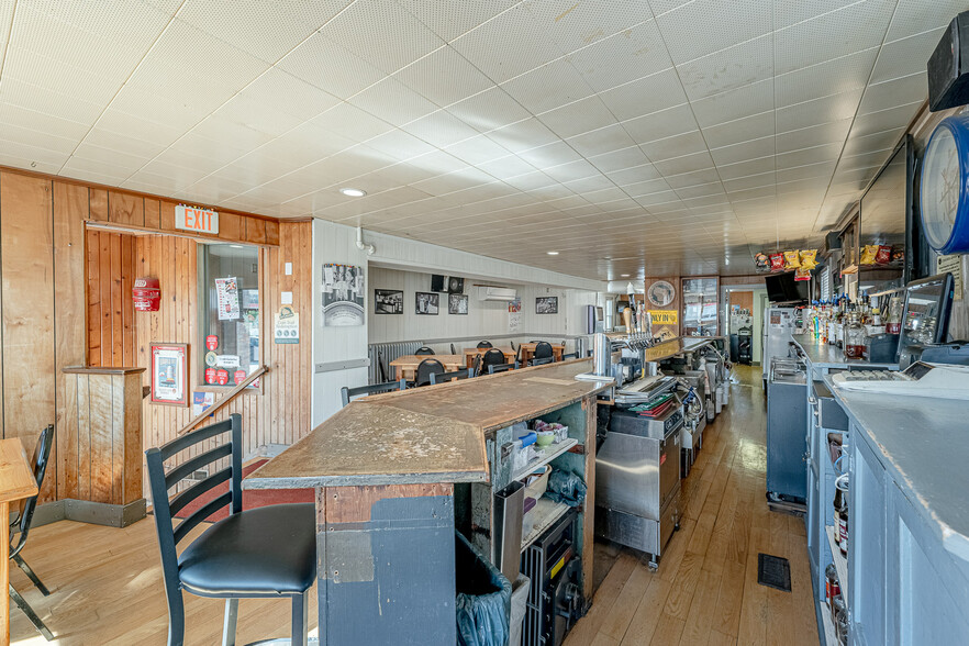 More Photos Of 127 W Main St, Belleville Restaurant For Sale