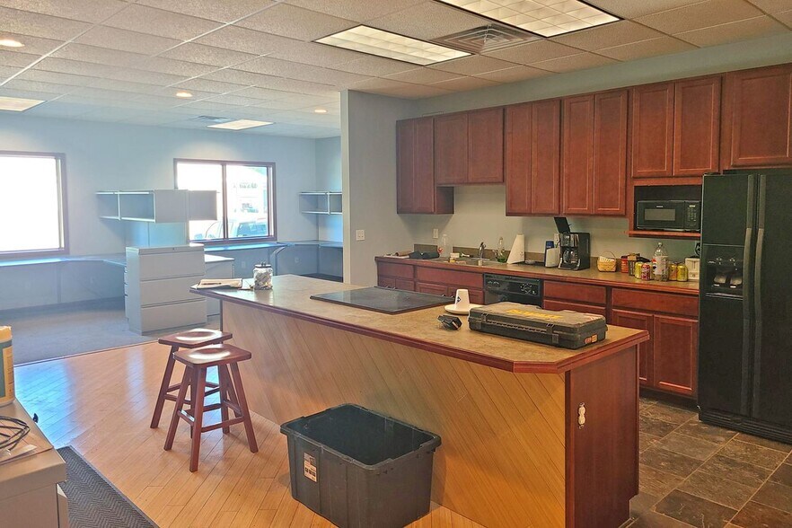 More Photos Of 410 E Dowland St, Ludington Flex For Lease