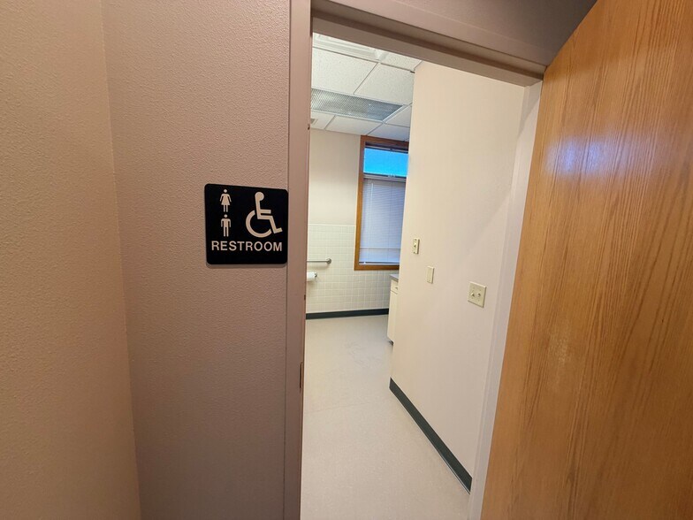 More Photos Of 50 27th St W, Billings Office For Lease